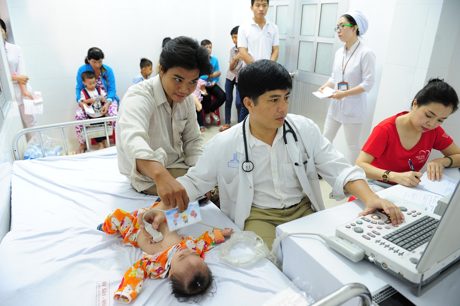 Tổ chức chương trình khám sàng lọc bệnh tim cho trẻ em năm 2022